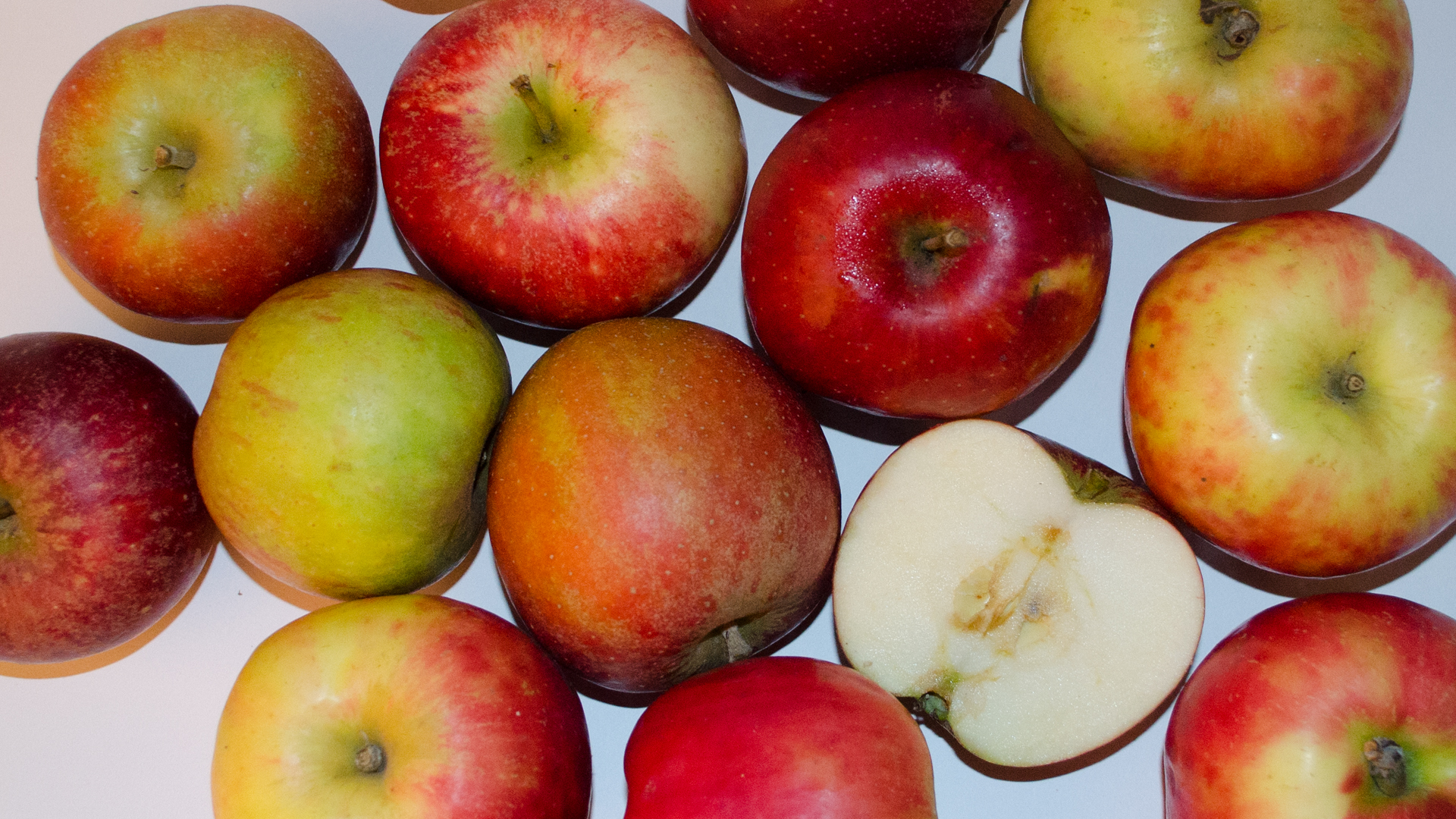 Apfel-Gruppenbild59f371546b2f0b672oEVZN1Iuv Apfel Mix kleine Äpfel Kiste groß